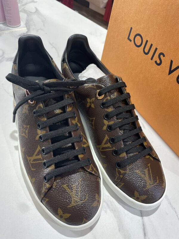 Louis Vuitton Trainers UK38 - Image 4