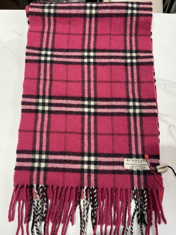 Burberry pink wool scarf - Image 2