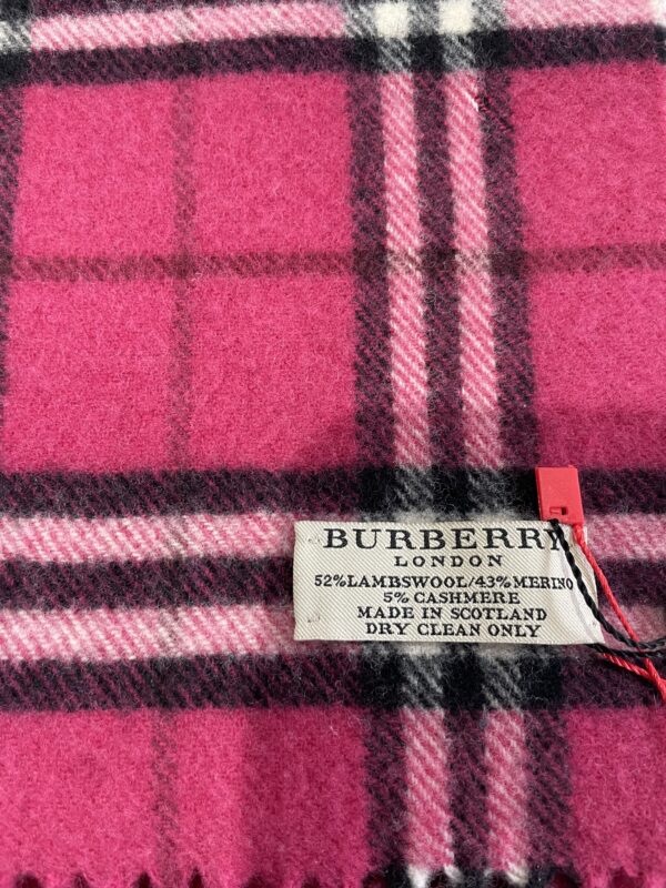 Burberry pink wool scarf - Image 3