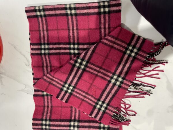 Burberry pink wool scarf