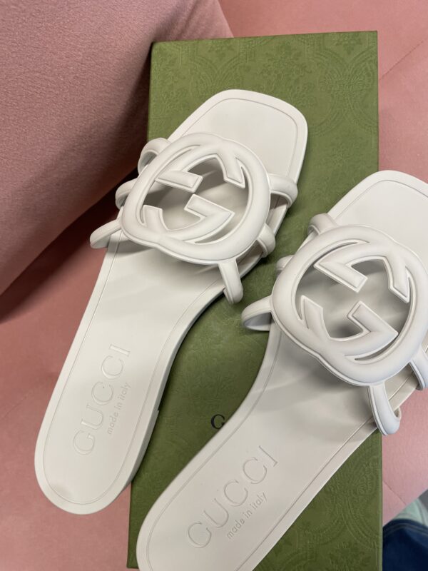 Gucci Marmont Rubber Sandal uk39 - Image 4