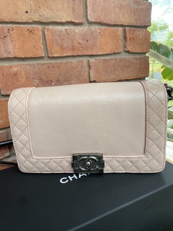 Chanel Boy Medium- soft pink - Image 3