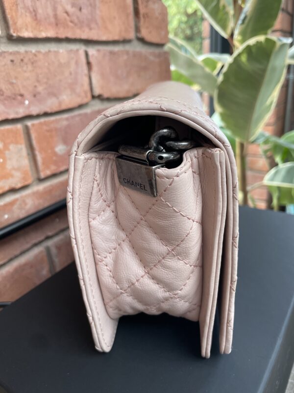 Chanel Boy Medium- soft pink - Image 4