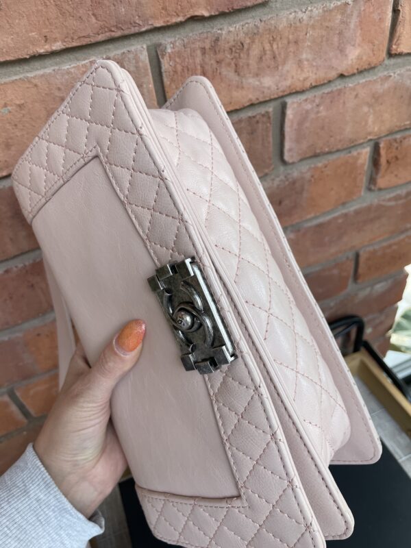 Chanel Boy Medium- soft pink - Image 11